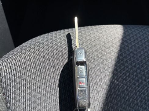 Used 2025 Kia Soul LX w/ LX Technology Package FWD image 18