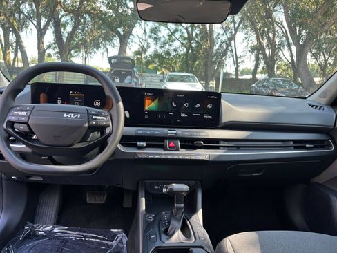 Used 2025 Kia K4 FWD image 32