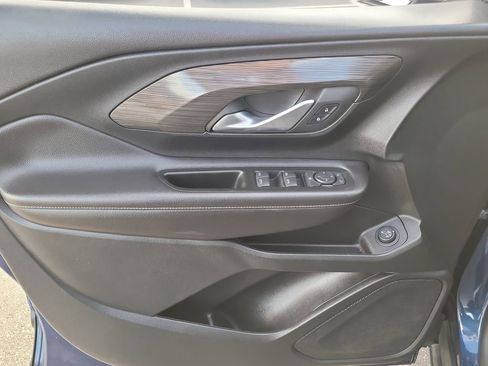 Used 2022 GMC Terrain SLE w/ Driver Convenience Package image 16