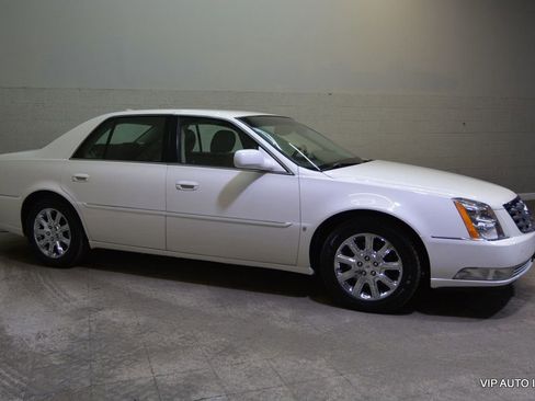 Used 2009 Cadillac DTS w/ Trunk Convenience Package image 29