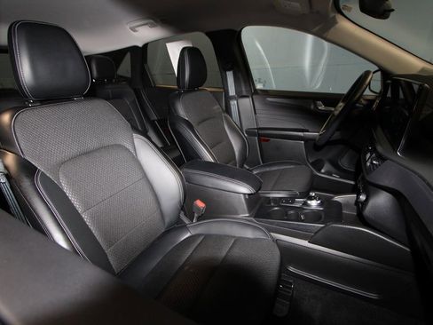 Used 2025 Ford Escape SE image 20