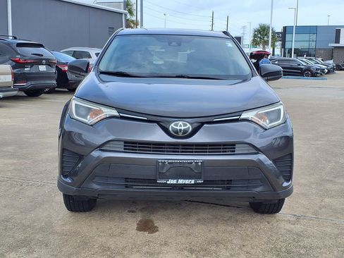 Used 2018 Toyota RAV4 LE FWD image 7
