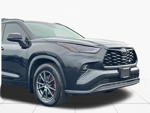Used 2021 Toyota Highlander XLE FWD image 30