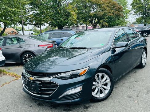 Used 2019 Chevrolet Malibu LT image 2