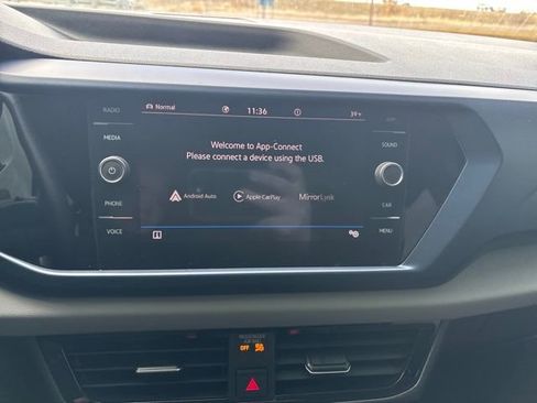 Used 2022 Volkswagen Taos SE image 19