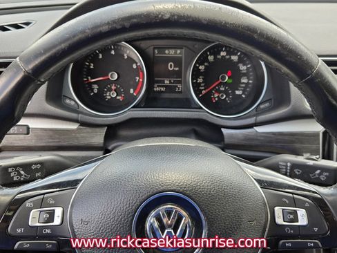 Used 2018 Volkswagen Passat 2.0T SE FWD image 31