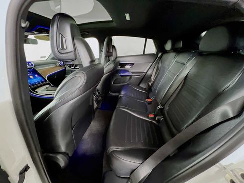 Used 2025 Mercedes-Benz GLC 300 4MATIC image 26