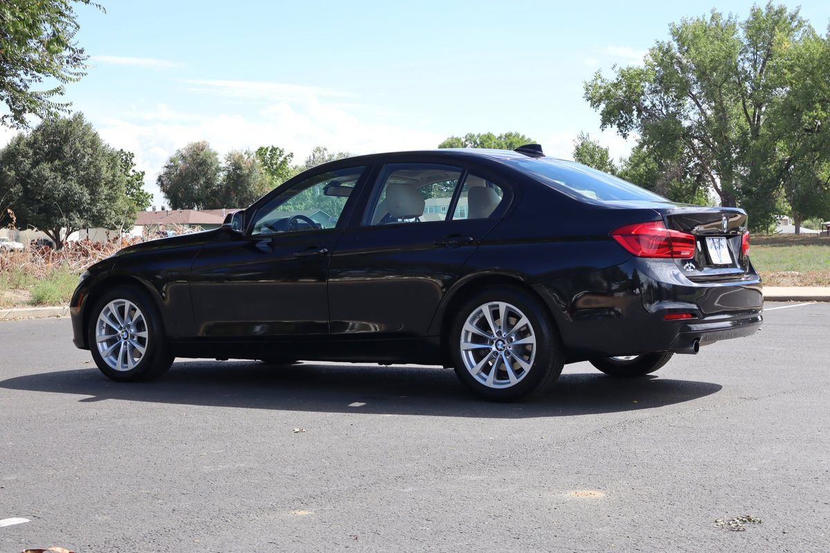 Used 2017 BMW 320i xDrive Sedan AWD/4WD image 7