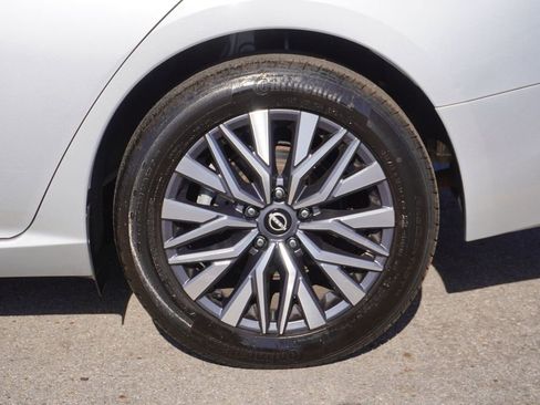 Used 2023 Nissan Altima 2.5 SV image 11