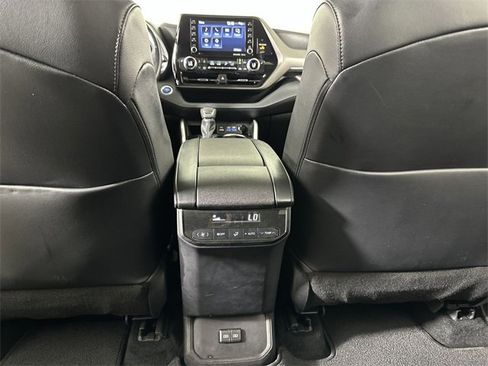Used 2022 Toyota Highlander XLE image 22