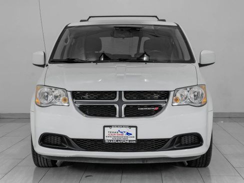 Used 2014 Dodge Grand Caravan SXT image 3