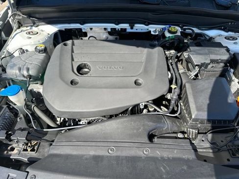 Certified 2024 Volvo XC40 B5 Plus w/ Climate Package AWD/4WD image 33