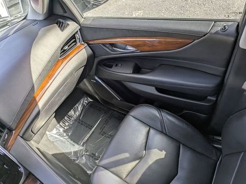 Used 2019 Cadillac Escalade 2WD image 19