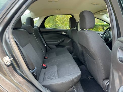 Used 2017 Ford Focus SE FWD image 14