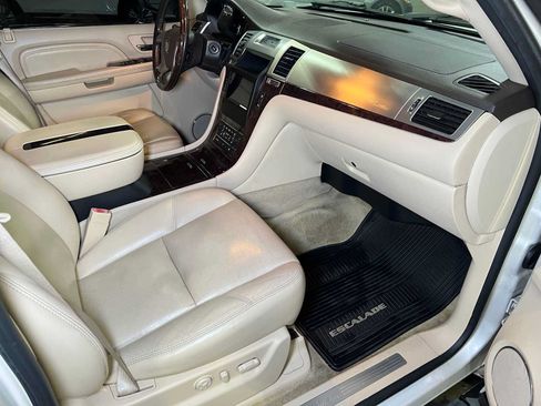 Used 2007 Cadillac Escalade AWD w/ Information Package image 11