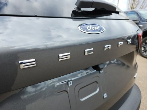 New 2025 Ford Escape Base image 17