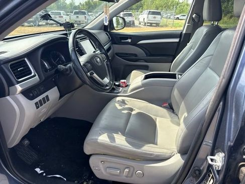 Used 2018 Toyota Highlander XLE AWD/4WD image 9
