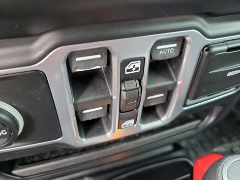 Used 2018 Jeep Wrangler Unlimited Sport S image 20