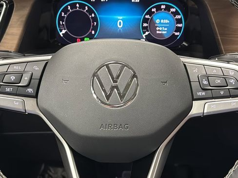 Used 2024 Volkswagen Atlas SE w/ Panoramic Sunroof Package AWD/4WD image 16