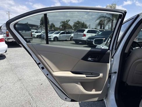 Used 2014 Honda Accord Touring image 10