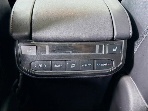 Used 2021 Toyota Highlander Platinum image 26
