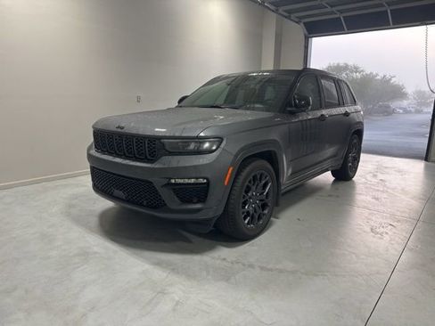 Used 2025 Jeep Grand Cherokee Summit image 3
