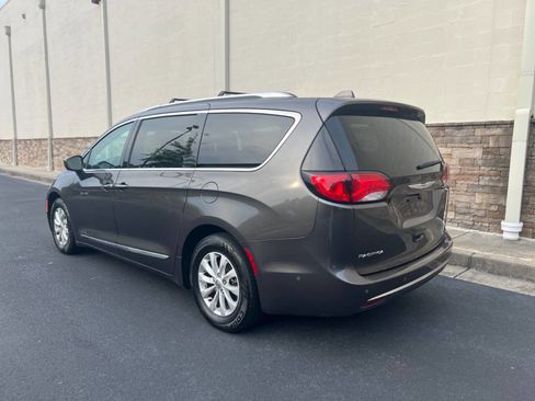 Used 2018 Chrysler Pacifica Touring-L w/ Advanced Safetytec Group image 29