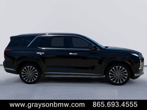 Used 2024 Hyundai Palisade Calligraphy FWD image 2