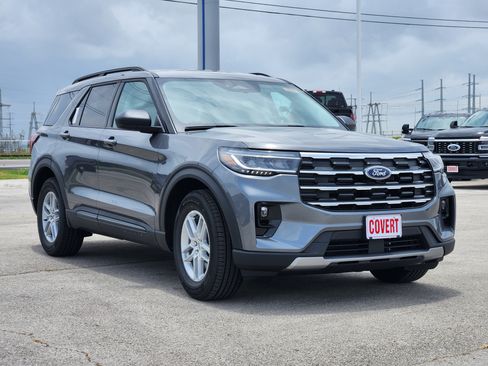 New 2026 Ford Explorer Active w/ Active Comfort Package RWD image 2