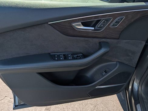 Used 2019 Audi Q8 Prestige AWD/4WD image 17