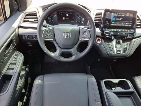 Used 2024 Honda Odyssey Sport image 11