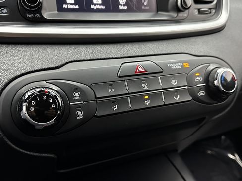 Used 2019 Kia Sorento L image 14