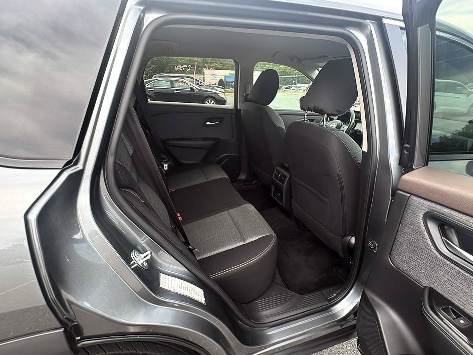 Certified 2023 Nissan Rogue SV FWD image 22