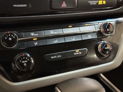 Used 2020 Kia Sedona EX FWD image 16