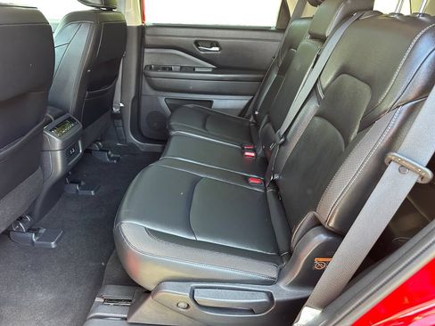 Used 2023 Nissan Pathfinder SL AWD/4WD image 13