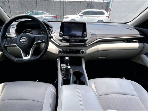 Used 2025 Nissan Altima 2.5 SV FWD image 7