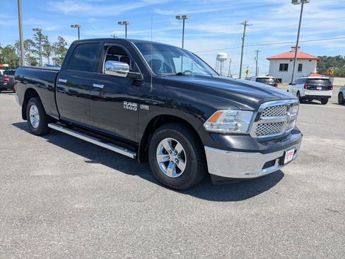 Used 2017 RAM 1500 Classic SLT RWD image 2
