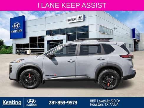 Used 2025 Nissan Rogue SV image 8