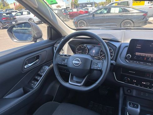 Used 2025 Nissan Rogue SV FWD image 36