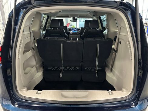 Used 2024 Chrysler Pacifica Touring-L FWD image 29