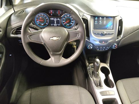 Used 2017 Chevrolet Cruze LS FWD image 22