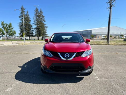Used 2018 Nissan Rogue Sport S w/ S Appearance Package FWD image 2