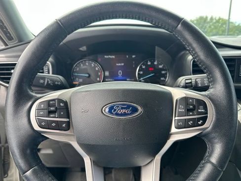 Used 2022 Ford Explorer XLT w/ Equipment Group 202A RWD image 8