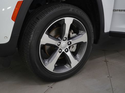 Used 2023 Jeep Grand Cherokee Limited w/ Luxury Tech Group II image 28