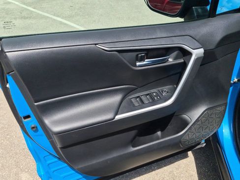 Used 2021 Toyota RAV4 XLE FWD image 10