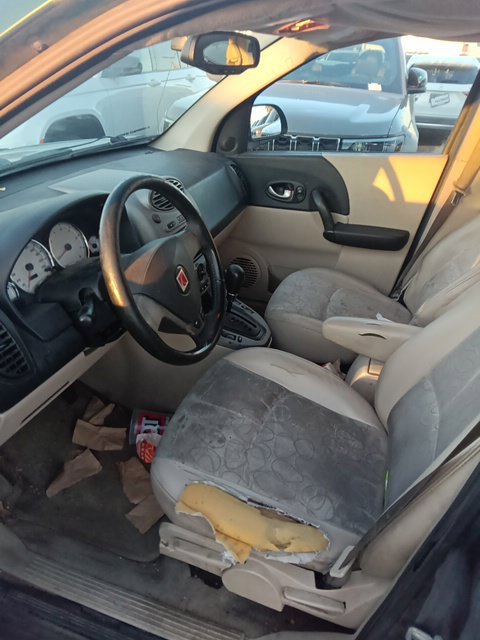 Used 2004 Saturn Vue 2WD V6 image 6