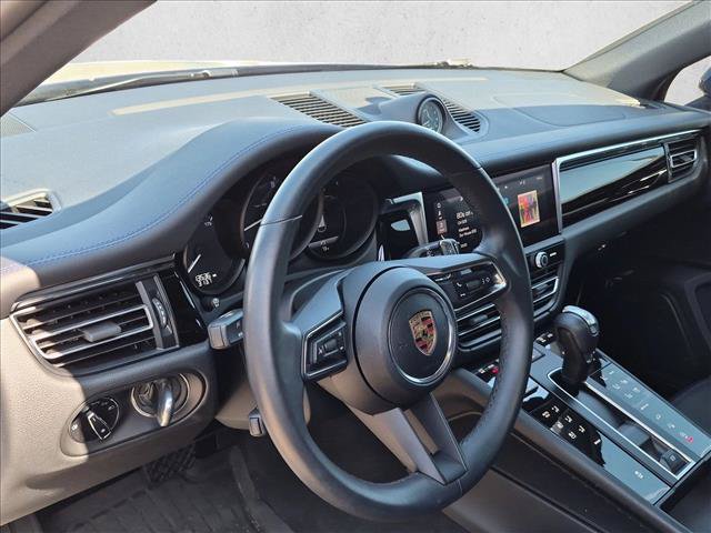 Used 2025 Porsche Macan AWD/4WD image 9