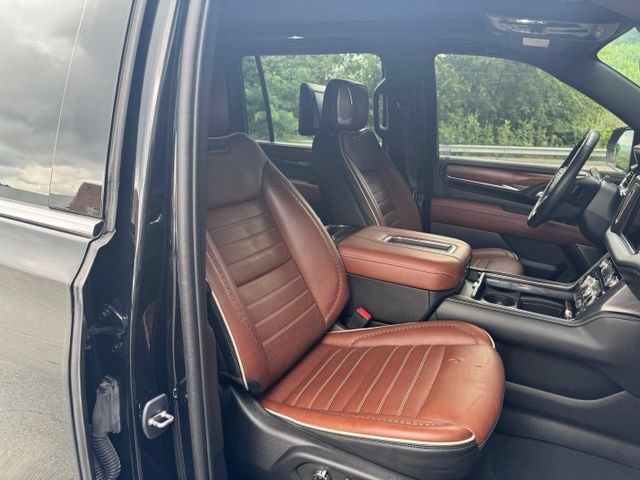 Used 2023 GMC Yukon XL Denali Ultimate AWD/4WD image 26