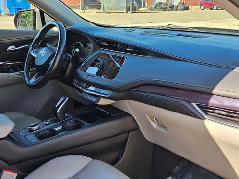 Used 2023 Cadillac XT4 Luxury w/ Cold Weather Package FWD image 21