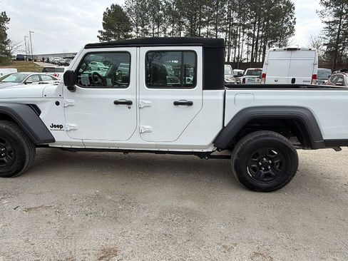 Used 2024 Jeep Gladiator Sport image 11